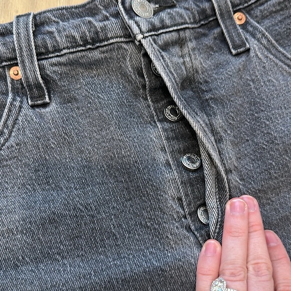 Levi’s 501 Original Black Shorts Women’s Cutoff High Rise Denim Jeans Size 29 - Picture 5 of 12